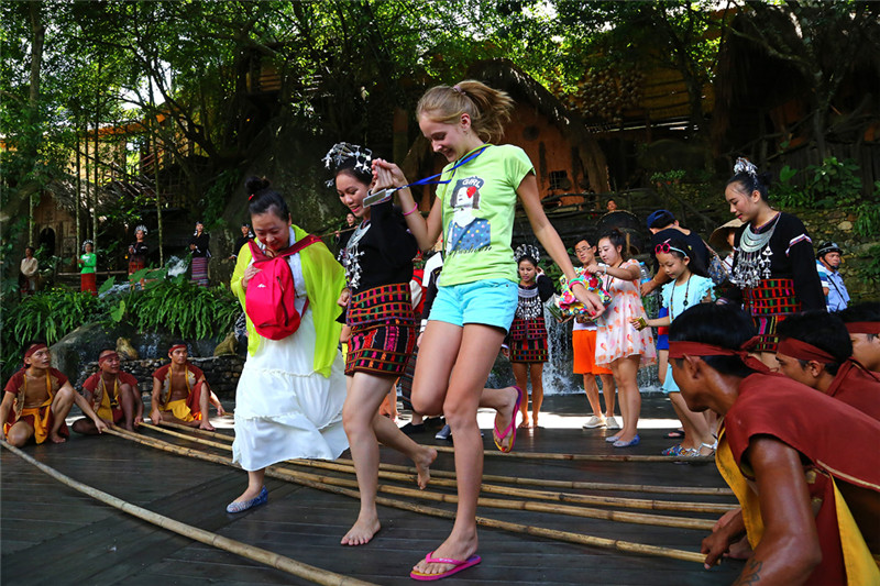 7、歡樂(lè)打柴舞