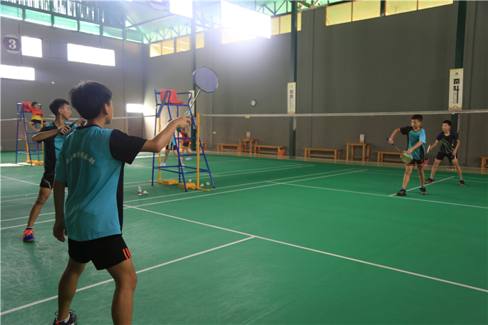 1、羽毛球小選手集結(jié)檳榔谷 備戰(zhàn)李寧杯全島羽毛球大賽