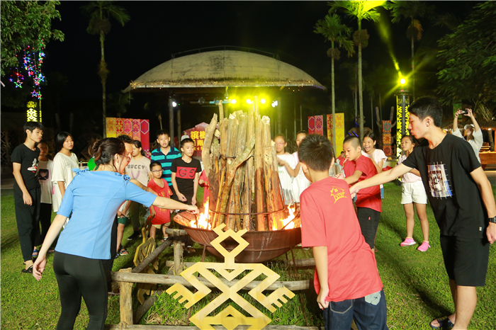 6、“少年演講家”玩轉(zhuǎn)檳榔谷 蕩槳飛歌“悠黎客”