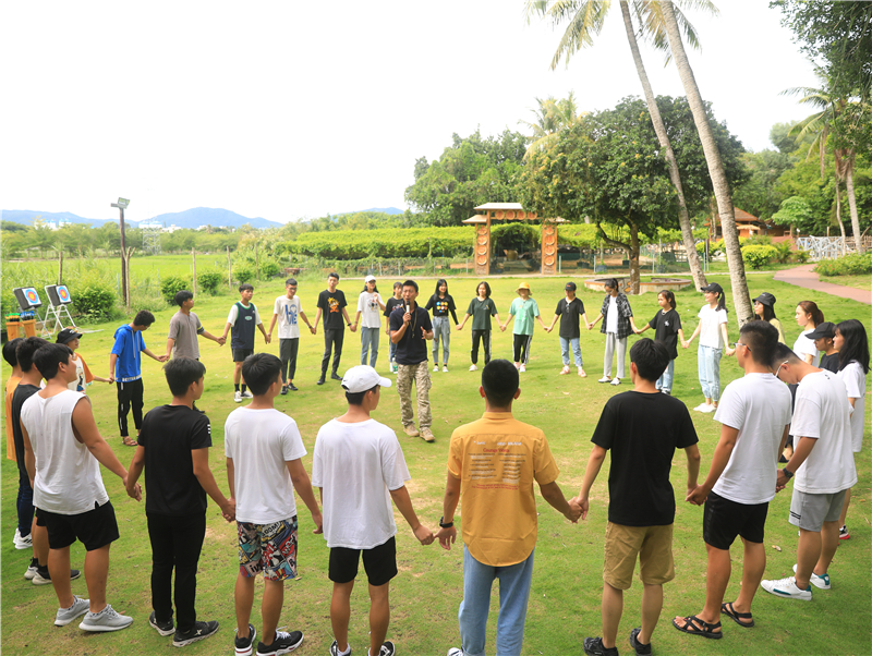 學子們體驗青塘村戶外拓展活動.01