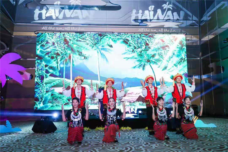 3、檳榔谷助力海南國際旅游島(上海)音樂推介會 邀請游客做黎家人 3、檳榔谷助力海南國際旅游島(上海)音樂推介會 邀請游客做黎家人