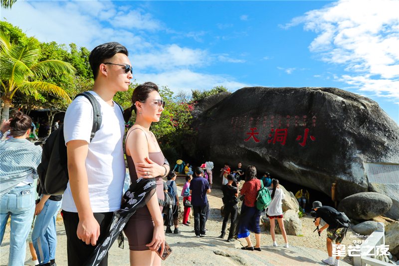 網紅暢游大小洞天打卡首屆三亞國際花卉旅游節 (3)