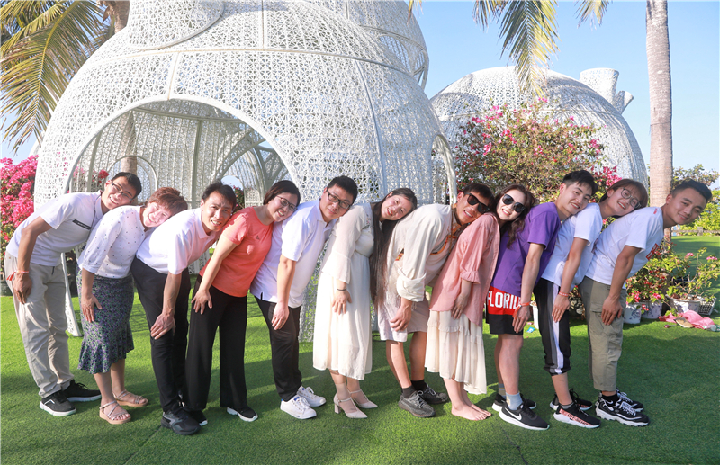 教師們用網(wǎng)紅拍照姿勢打卡蜈支洲島私人訂制泳池(1) 教師們用網(wǎng)紅拍照姿勢打卡蜈支洲島私人訂制泳池(1)