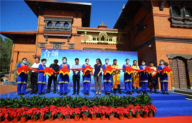 1 1月28日,主題為“合頌”的唐卡非遺藝術展在三亞南山非遺中心開幕 1 1月28日,主題為“合頌”的唐卡非遺藝術展在三亞南山非遺中心開幕